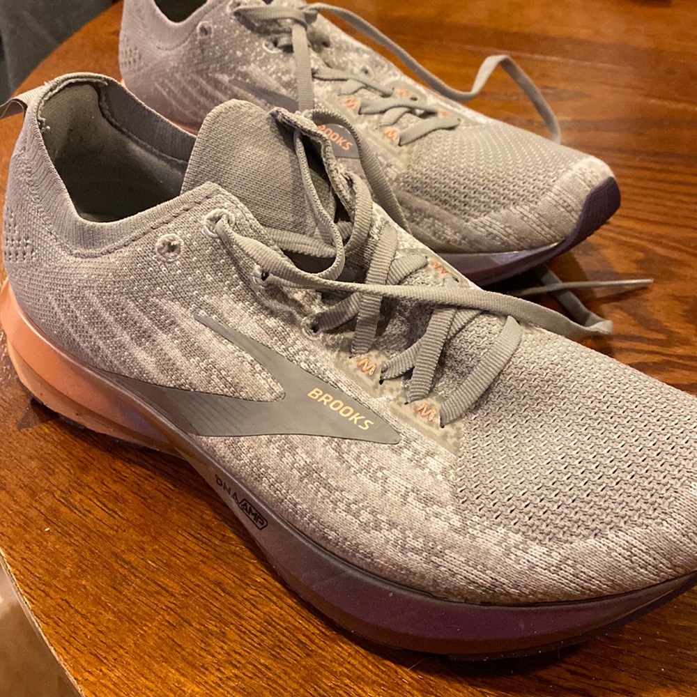 Brooks Women’s Levitate 3 - size 9.5